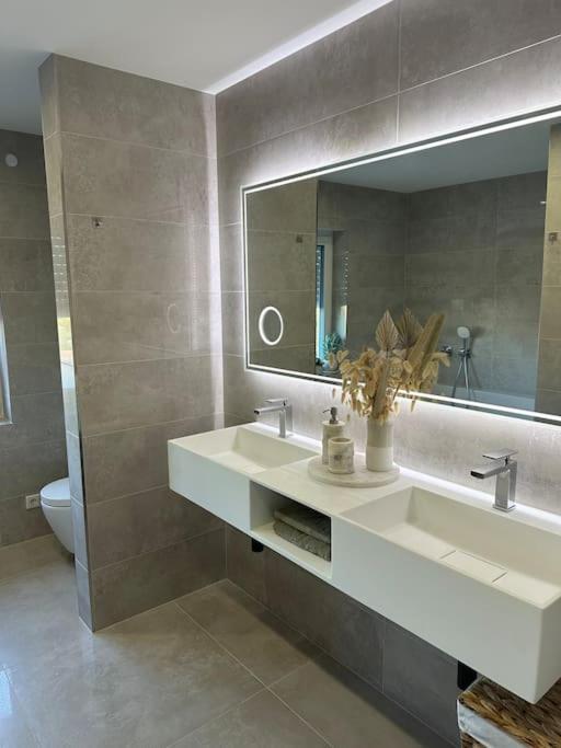 שוונאו Luxury Apartment Marz מראה חיצוני תמונה